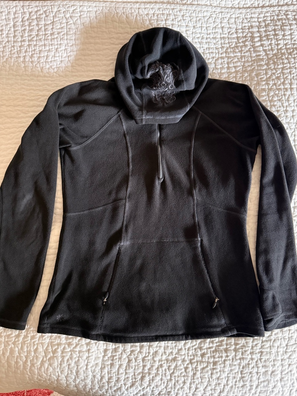 Athleta Black Fleece Pullover Hoodie w. Design detail on the hood